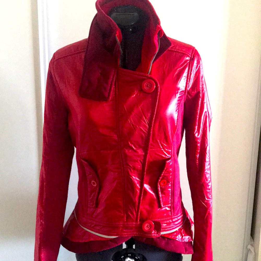 Lululemon pedal jacket worn once size 6